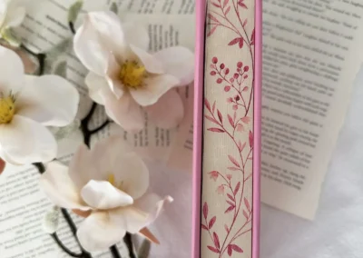 Sprayed edges of the Love & Letter Charms special edition hardback